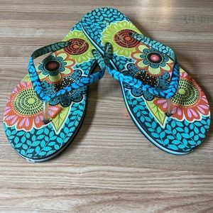 Vera Bradley Flip Flops in Flower Shower Pattern - size Large (size 9-10)